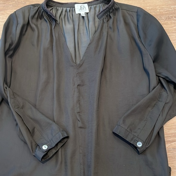 dRA Los Angeles NWT v neck hilo blouse Size - XSmall - Picture 6 of 6
